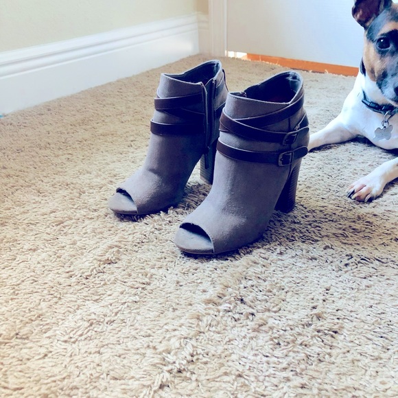 Peep toe Booties - Picture 2 of 4